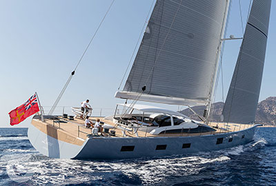 laira sailing stern